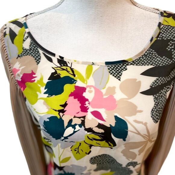 Ck Heaven floral with tan pleated open sleeve top size medium - Picture 9 of 16
